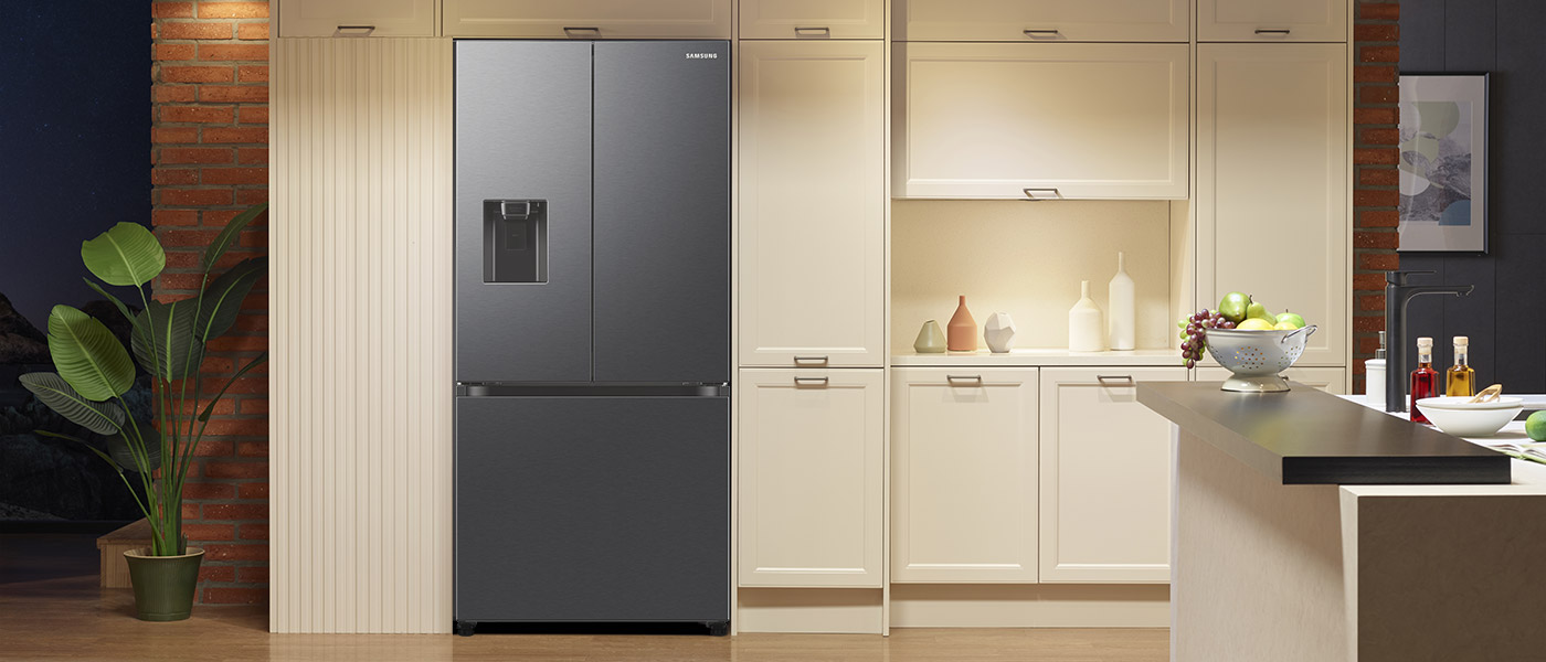 Elegancki design lodówek Samsung Multidoor przedstawiony w zestawieniu z nowoczesnym kuchennym wnętrzem Elegancki design lodówek Samsung Multidoor przedstawiony w zestawieniu z nowoczesnym kuchennym wnętrzem