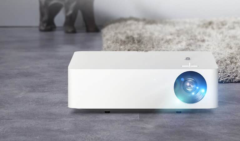 Przenośny projektor LG CineBeam o jasności 1000 lumenów ANSI