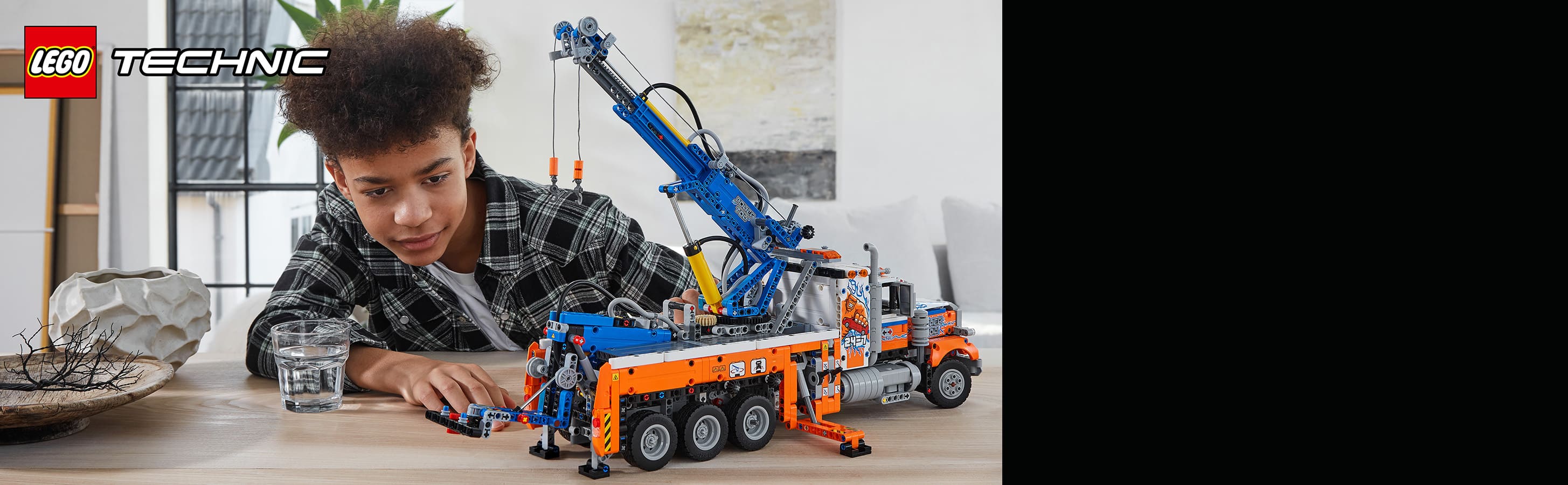 LEGO® Technic Ciężki samochód pomocy drogowej