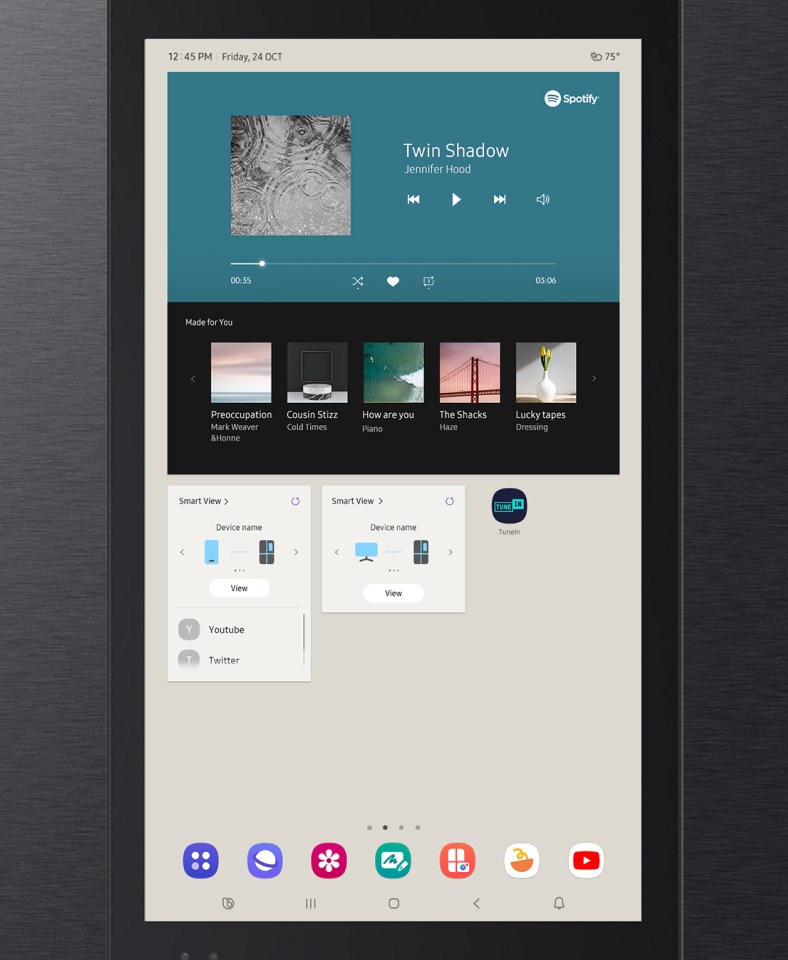 Odtwarzaj ulubione playlisty podczas gotowania dzięki głośnikowi wbudowanemu w lodówkę Multidoor Samsung AI Family Hub™ RF65DG9H0EB1EO Odtwarzaj ulubione playlisty podczas gotowania dzięki głośnikowi wbudowanemu w lodówkę Multidoor Samsung AI Family Hub™ RF65DG9H0EB1EO