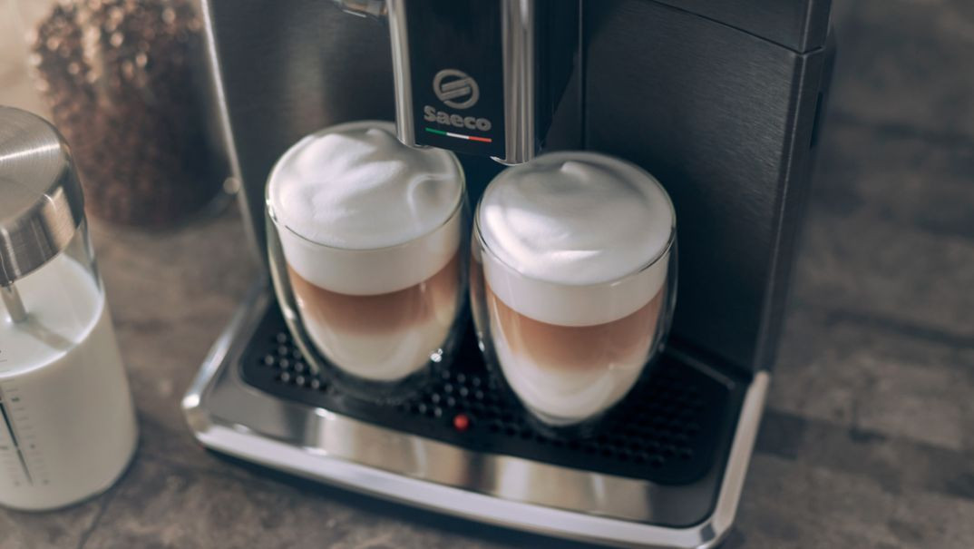 Przygotuj dwie kawy z mlekiem w systemie LatteDuo Przygotuj dwie kawy z mlekiem w systemie LatteDuo