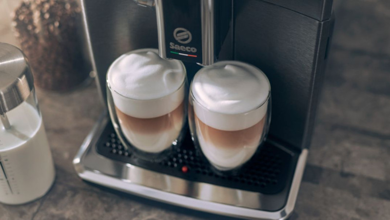 Przygotuj dwie kawy z mlekiem w systemie LatteDuo Przygotuj dwie kawy z mlekiem w systemie LatteDuo