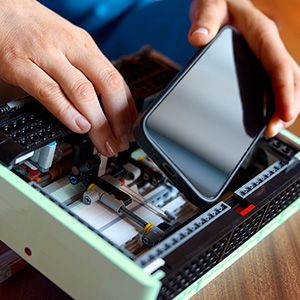 Schowek z uchwytem na telefon