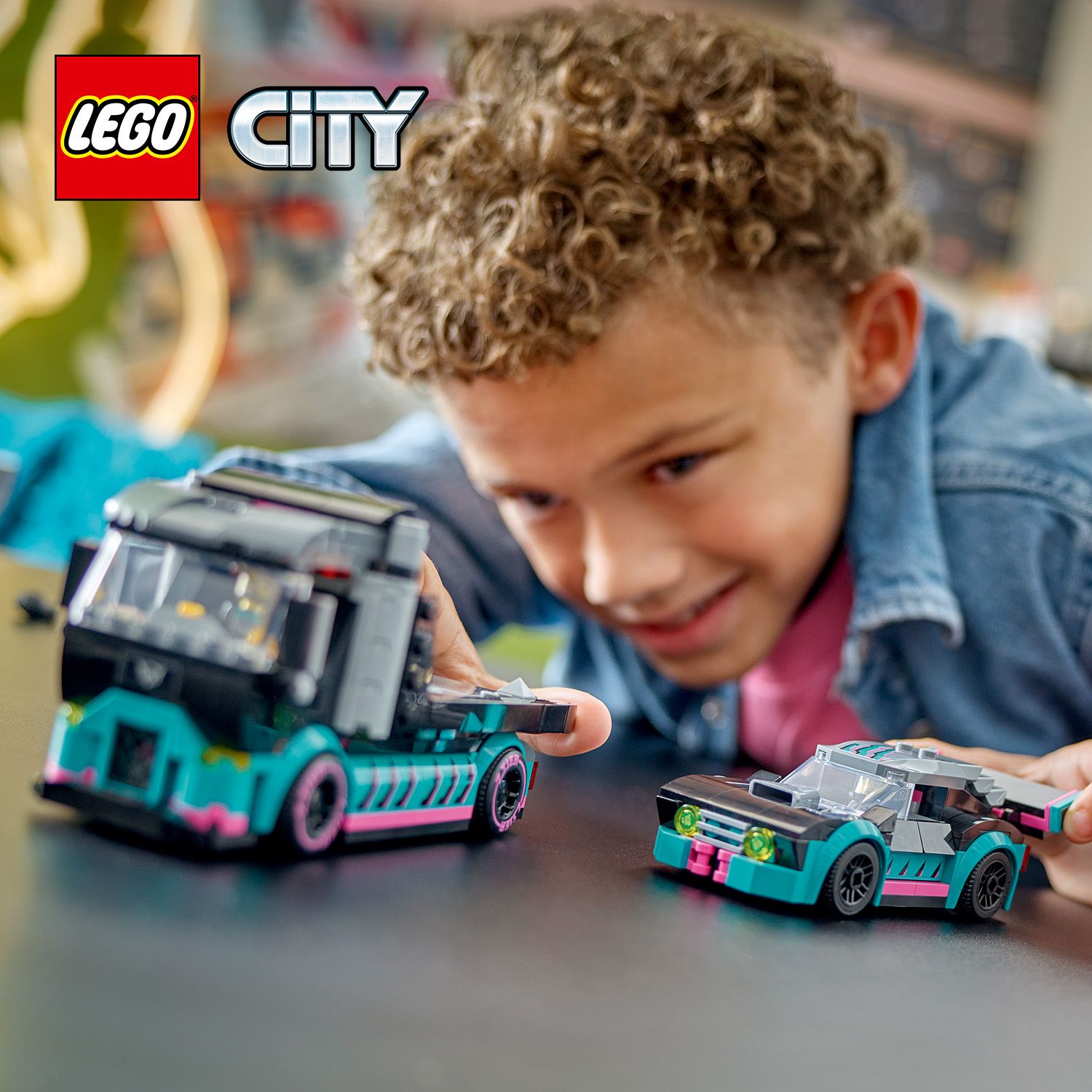 Zabawkowy samochód wyścigowy LEGO® i laweta