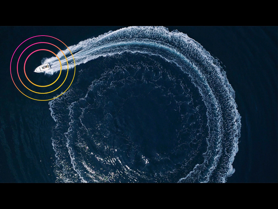 From a bird's eye view, a boat marked with a sound on the TV screen is circling and going out to the upper left. QN95BATXXH