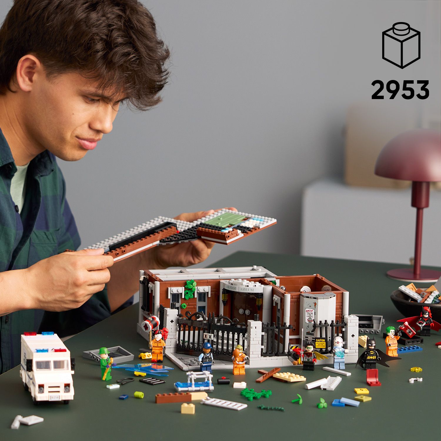 Реалістичні деталі від фундаменту до даху