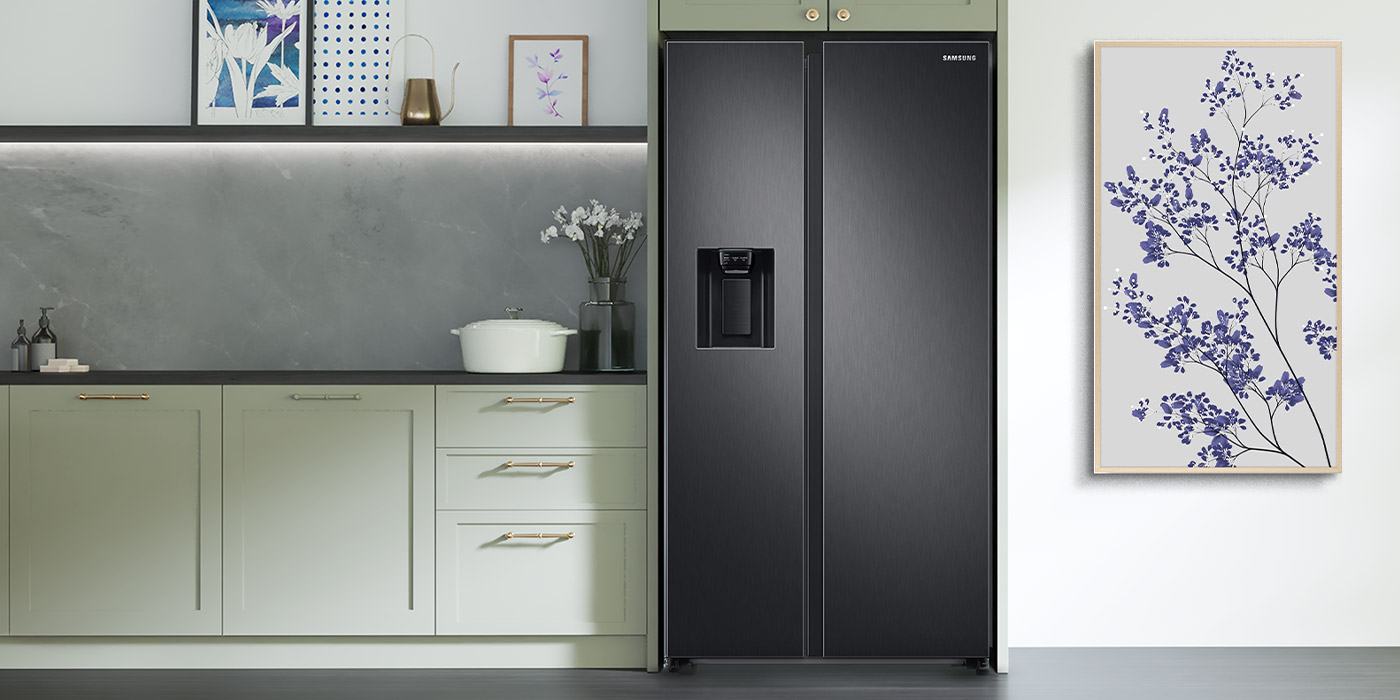 Lodówka Samsung Side by Side RS68CG853EB1 w nowoczesnym wnętrzu