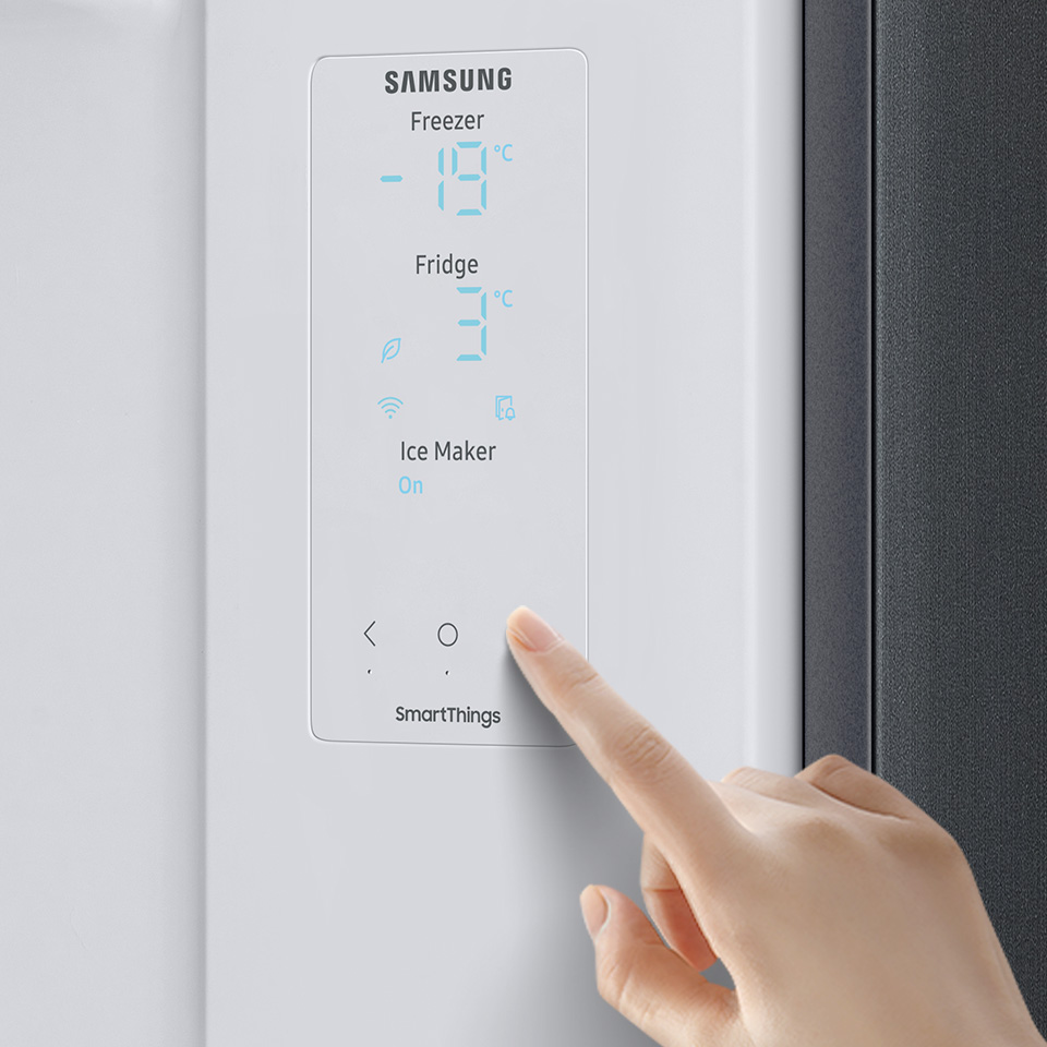 Zewnętrzny wyświetlacz pozwalający na sterowanie lodówką Samsung