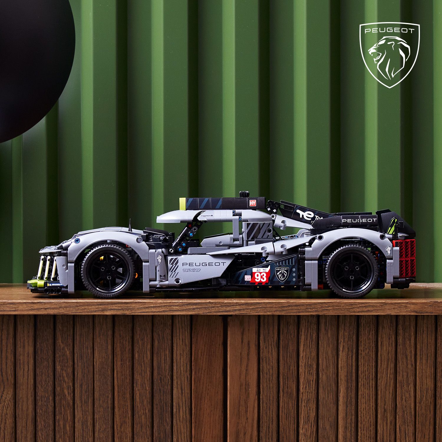 Авто-конструктор LEGO Technic Peugeot 9X8 24H Le Mans Hybrid Hypercar