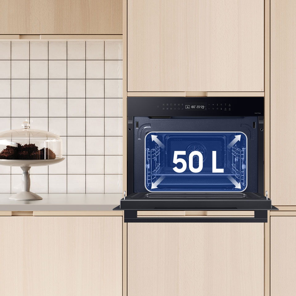 Zdjęcie piekarnika Samsung wraz z oznaczeniem pojemności 50 litrów