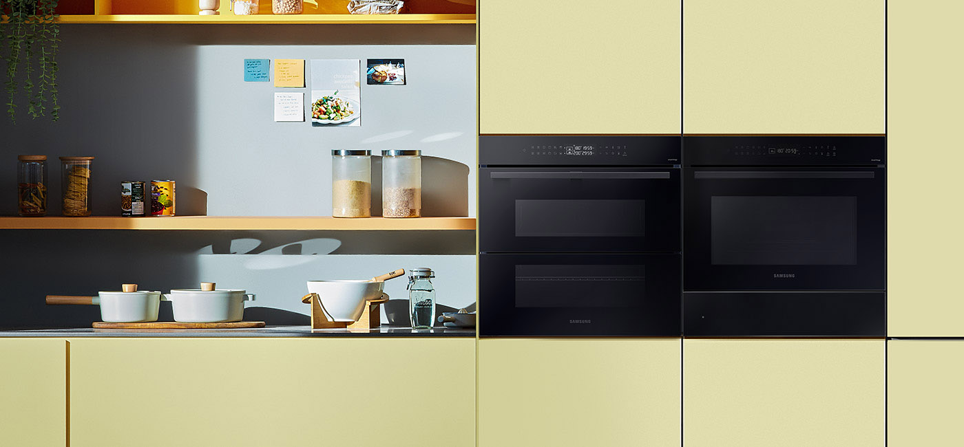 Zestaw urządzeń Samsung został pokazany w zabudowie koloru pastelowej zieleni