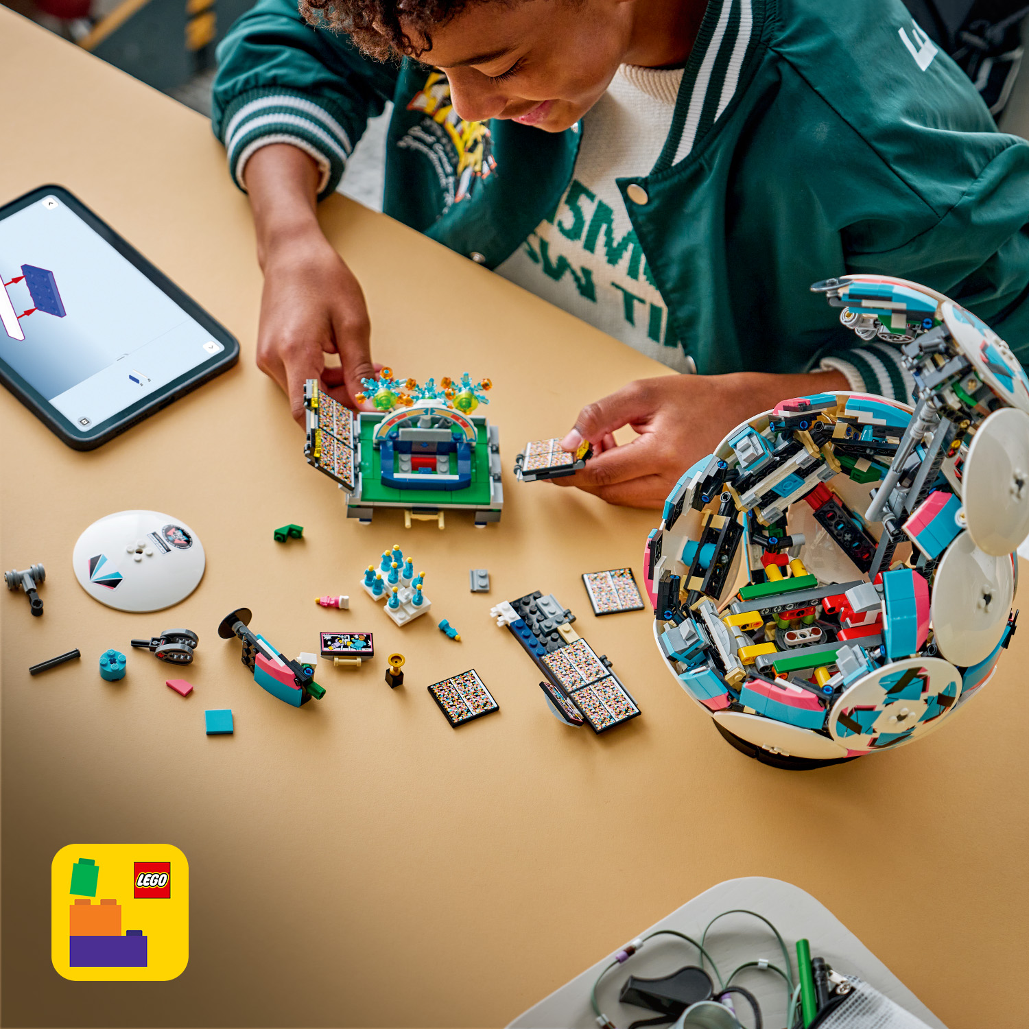 Включає інтерактивні 3D-інструкції з будівництва