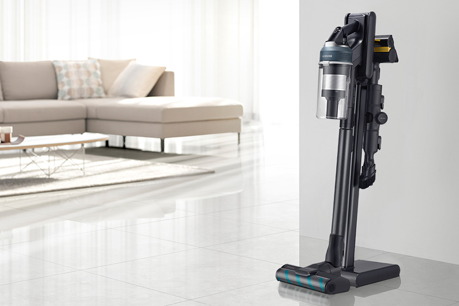 Odkurzacz Samsung VS20C954FTB/GE jet 95 stoi w salonie
