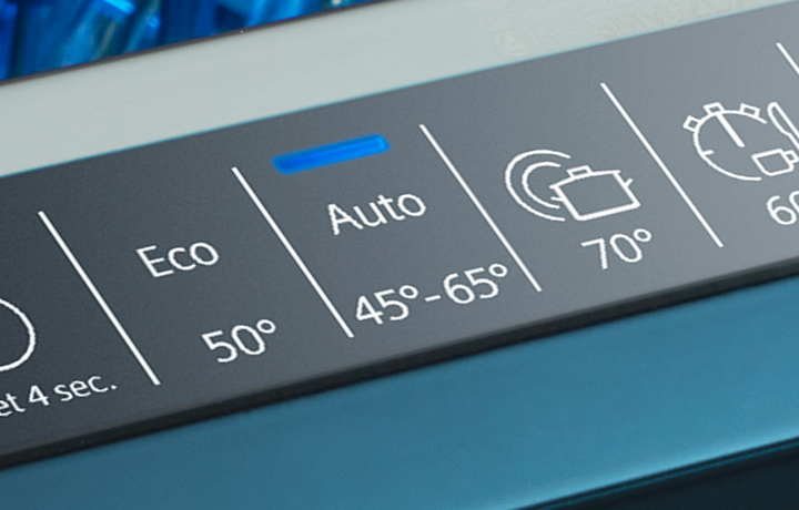 Panel sterowania zmywarki z programem Auto 45–65°.