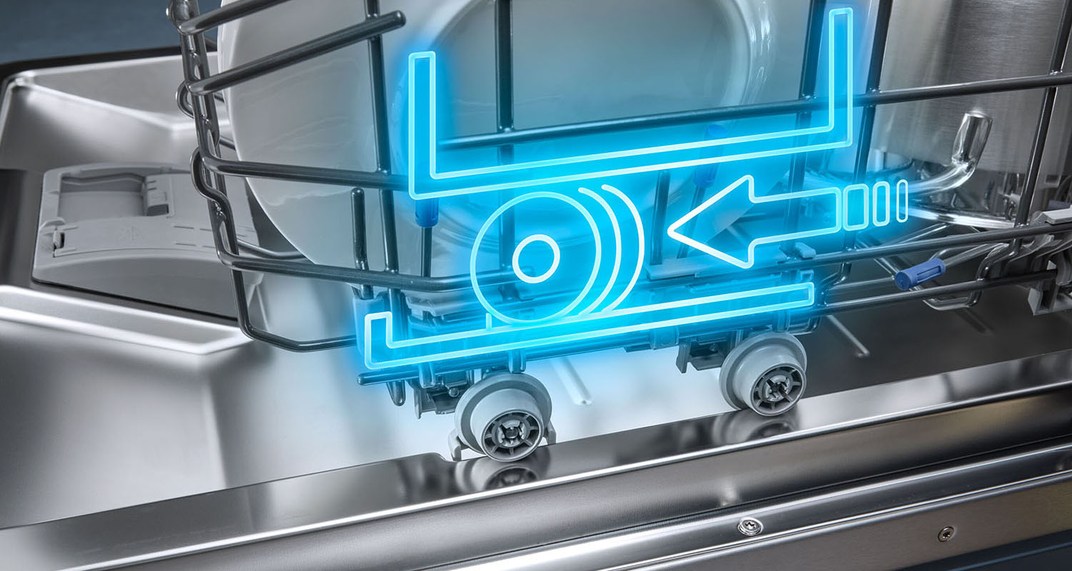 Kosz zmywarki z systemem kółek, podświetlona na niebiesko ikona łatwego wysuwania.