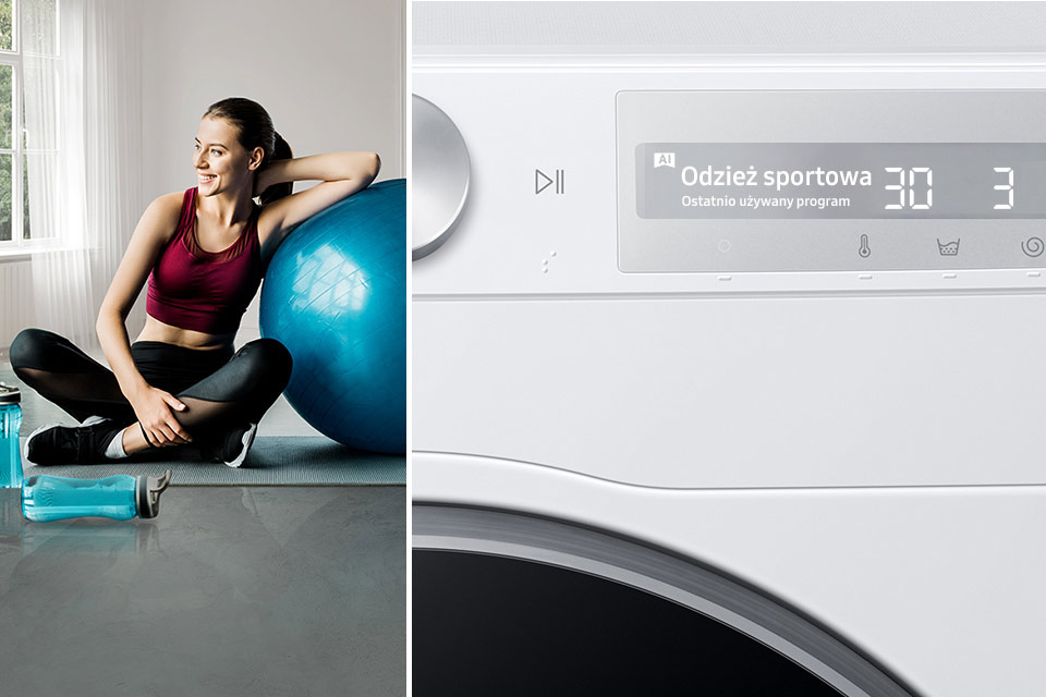 kobieta ćwicząca w salonie a w łazience pranie z włączonym programem odzieży sportowej