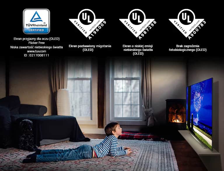 To jest karta opisująca certyfikat „Eye Comfort Display”. To jest scena przedstawiająca chłopca oglądającego telewizję leżąc na brzuchu. Cztery logo obok certyfikatu „Eye Comfort Display”.