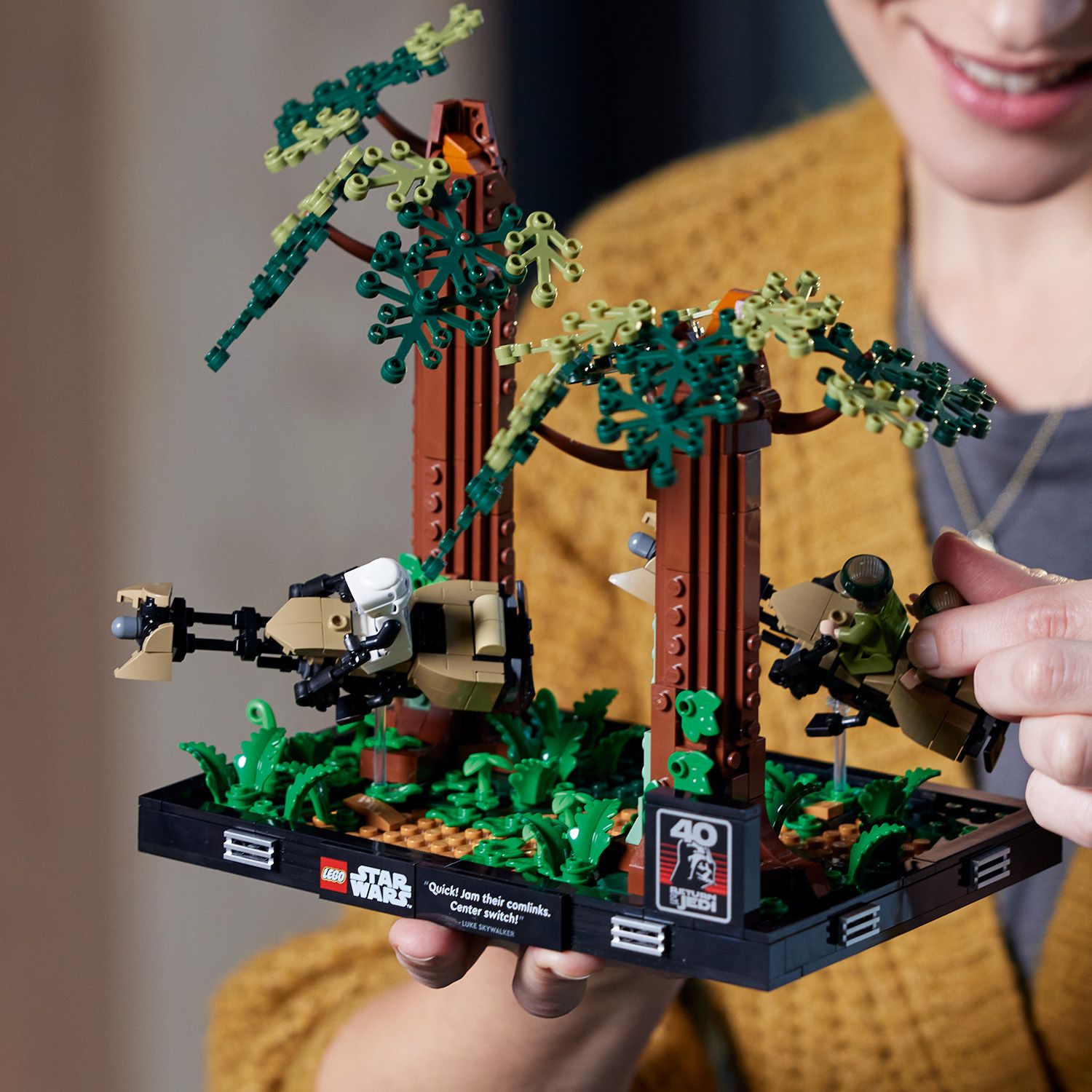 LEGO Star Wars 75353 Diorama: Pościg na ścigaczu przez Endor