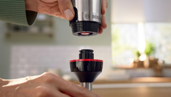 Przycisk zwalniający akcesoria