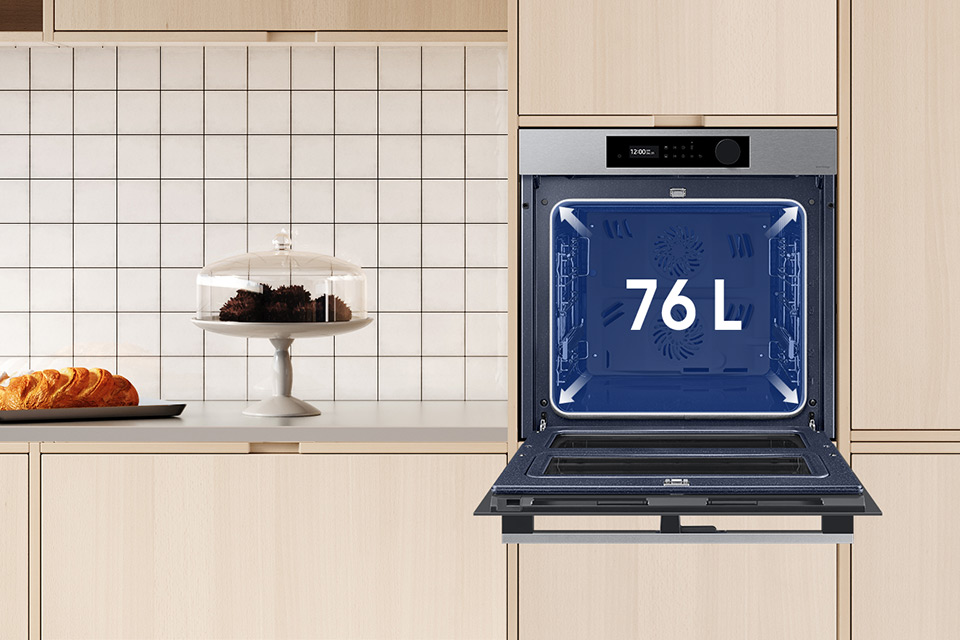 Na zdjęciu pokazano pojemność piekarnika Samsung wynoszącą 76 litrów