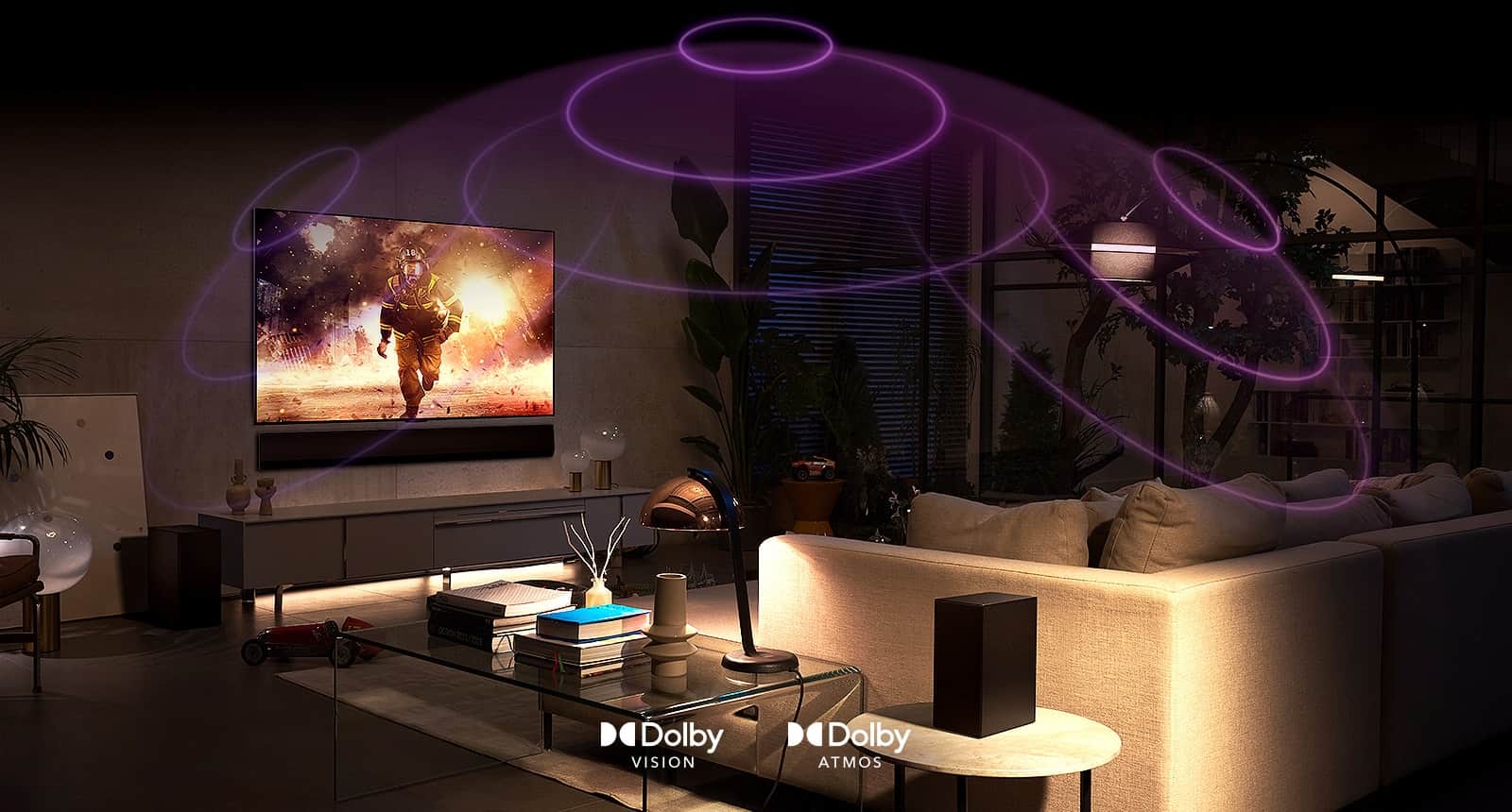 Pilt LG OLED-telerist ruumis, teler esitab põnevusfilmi. Helilained loovad diivani ja teleri vahele kupli, mis kujutab kaasahaaravat ruumilist heli.