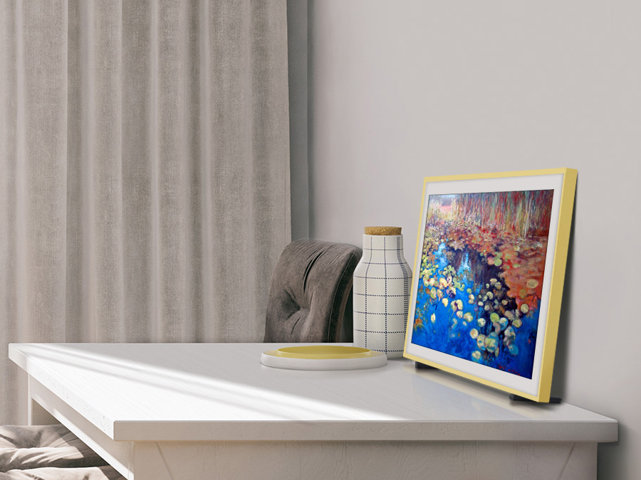 The Frame is mounted on a Lean-Back stand on a table. LS03BBUXXH