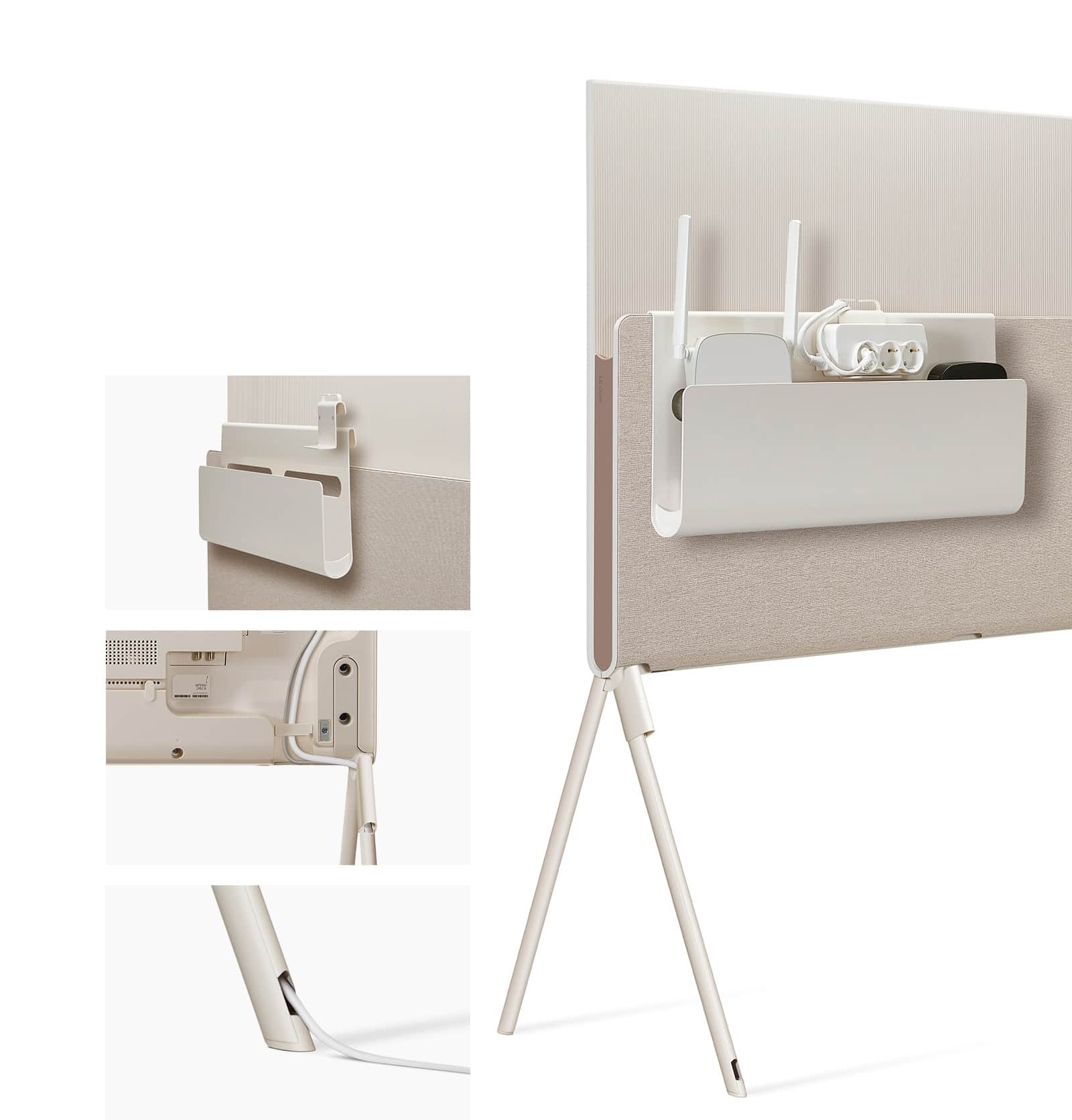 Збільшений план органайзера для кабелів і аксесуарів, який висить на задній панелі телевізора Posé. Збільшений план органайзера для кабелів і аксесуарів на підставці під телевізор. Збільшене зображення кабелю, що виходить із ніжки телевізора. Частковий вид ззаду на Posé з організатором кабелю та аксесуарами, що тримають маршрутизатор, розетку та пристрій.