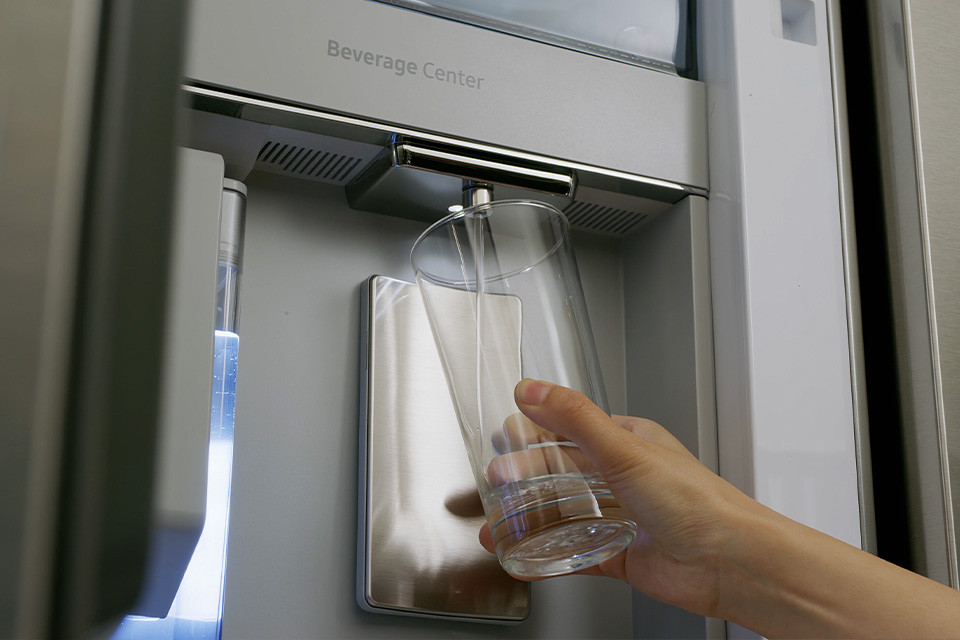 Lodówka Samsung z Beverage Center™ Lodówka Samsung z Beverage Center™